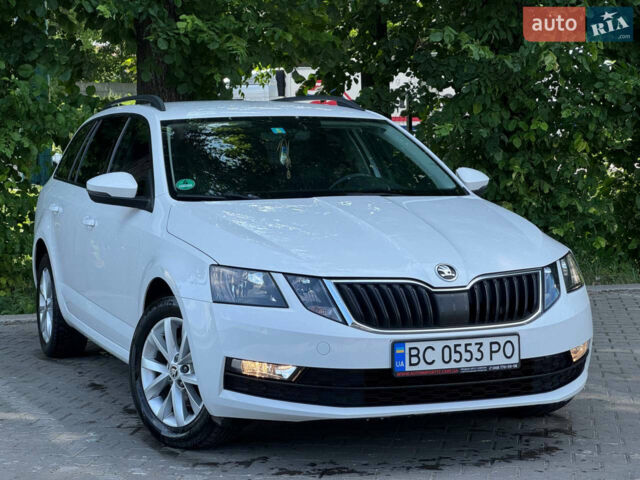 Білий Шкода Октавія, об'ємом двигуна 2 л та пробігом 229 тис. км за 15000 $, фото 1 на Automoto.ua