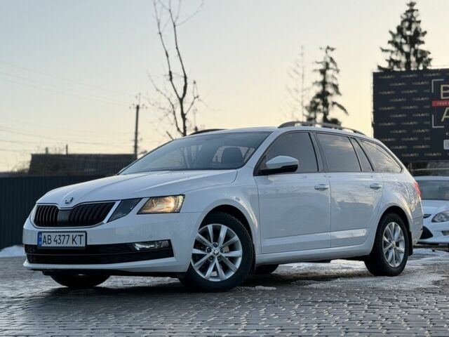 Белый Шкода Октавия, объемом двигателя 2 л и пробегом 290 тыс. км за 14300 $, фото 1 на Automoto.ua