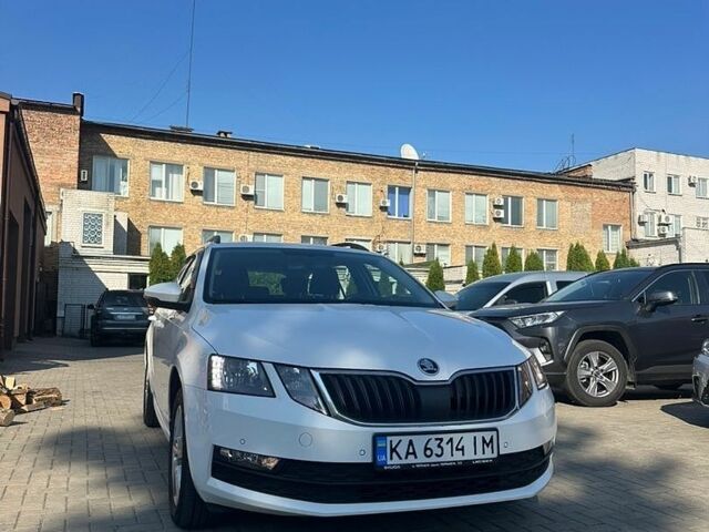 Білий Шкода Октавія, об'ємом двигуна 1.6 л та пробігом 281 тис. км за 11999 $, фото 1 на Automoto.ua