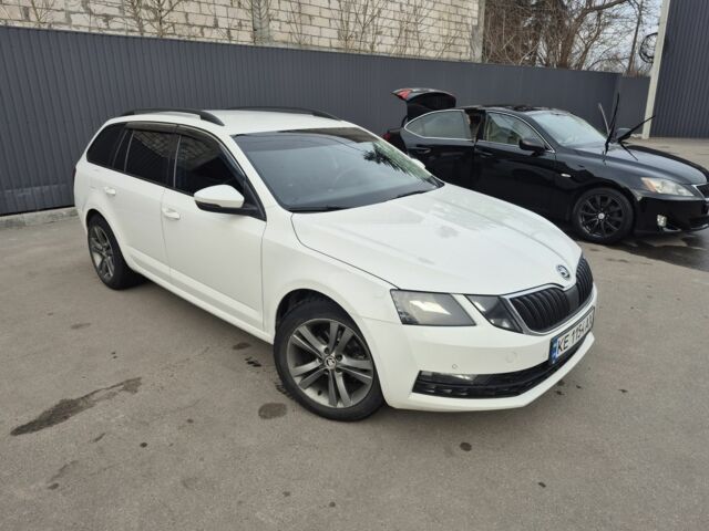 Белый Шкода Октавия, объемом двигателя 1.6 л и пробегом 250 тыс. км за 276 $, фото 1 на Automoto.ua