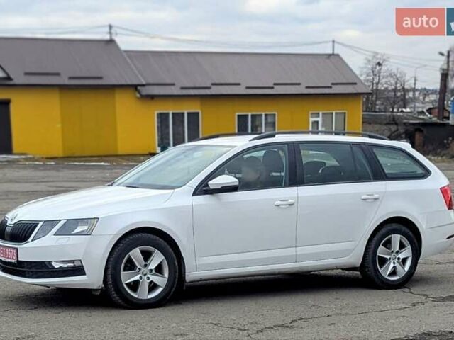 Белый Шкода Октавия, объемом двигателя 1.6 л и пробегом 250 тыс. км за 11900 $, фото 1 на Automoto.ua