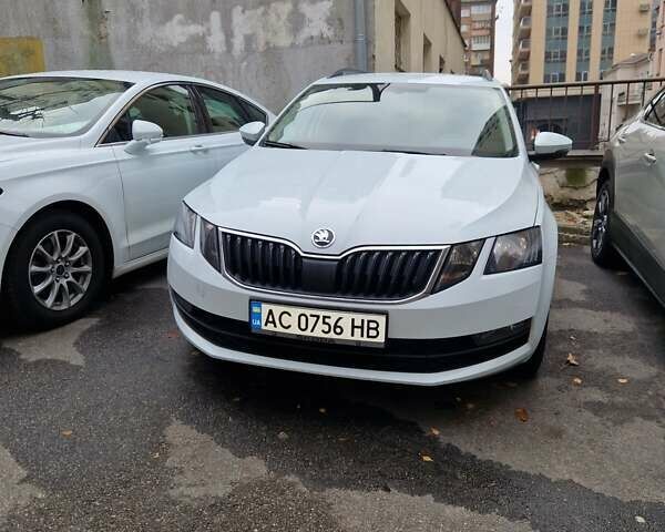 Белый Шкода Октавия, объемом двигателя 1.6 л и пробегом 187 тыс. км за 14500 $, фото 1 на Automoto.ua