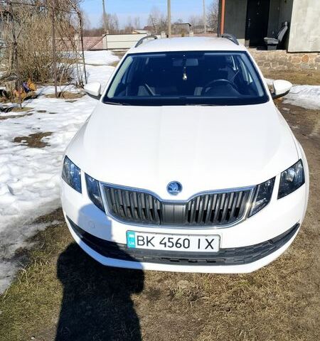 Белый Шкода Октавия, объемом двигателя 1.6 л и пробегом 354 тыс. км за 12000 $, фото 1 на Automoto.ua