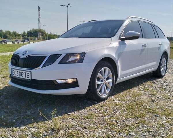 Білий Шкода Октавія, об'ємом двигуна 1.6 л та пробігом 216 тис. км за 14500 $, фото 1 на Automoto.ua