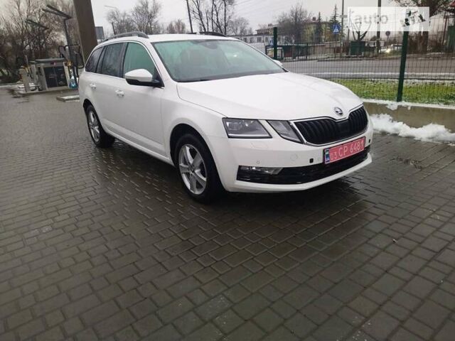 Белый Шкода Октавия, объемом двигателя 2 л и пробегом 211 тыс. км за 19300 $, фото 1 на Automoto.ua