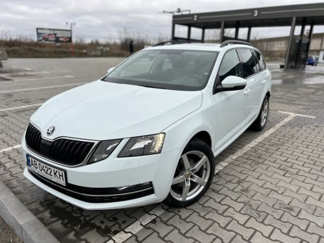 Белый Шкода Октавия, объемом двигателя 2 л и пробегом 295 тыс. км за 16600 $, фото 1 на Automoto.ua