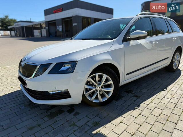 Шкода Октавия 2018 в Ровно на Automoto.ua Белый Шкода Октавия, объемом двигателя 1.6 л и пробегом 196 тыс. км за 14300 $, фото 1 на Automoto.ua