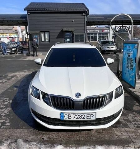 Білий Шкода Октавія, об'ємом двигуна 1.58 л та пробігом 233 тис. км за 14000 $, фото 1 на Automoto.ua