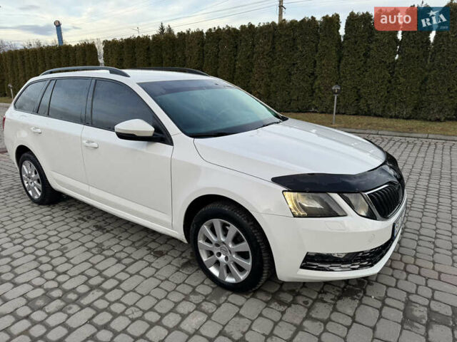Белый Шкода Октавия, объемом двигателя 1.6 л и пробегом 231 тыс. км за 11700 $, фото 1 на Automoto.ua