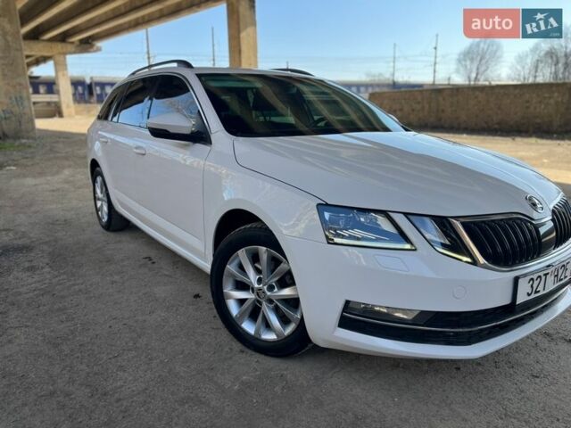 Білий Шкода Октавія, об'ємом двигуна 1.6 л та пробігом 263 тис. км за 12700 $, фото 1 на Automoto.ua