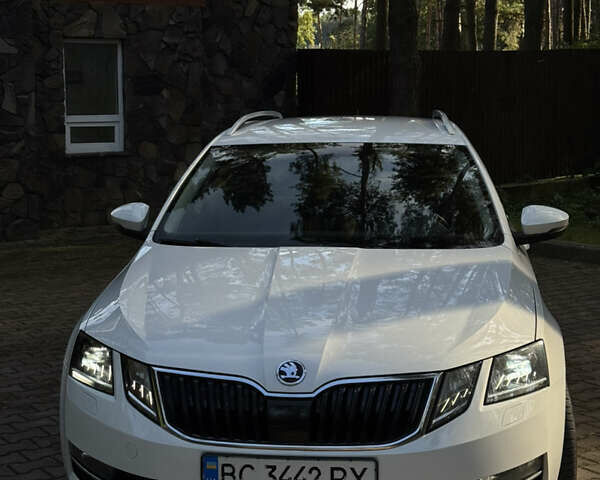 Білий Шкода Октавія, об'ємом двигуна 1.6 л та пробігом 301 тис. км за 13500 $, фото 1 на Automoto.ua
