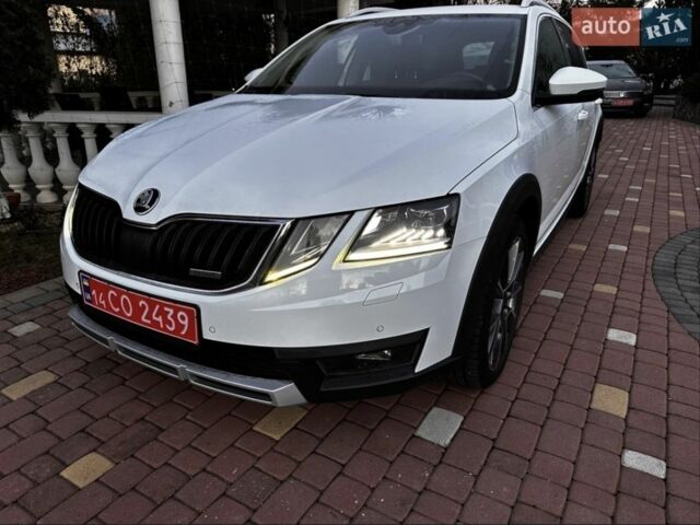 Белый Шкода Октавия, объемом двигателя 2 л и пробегом 244 тыс. км за 17200 $, фото 1 на Automoto.ua