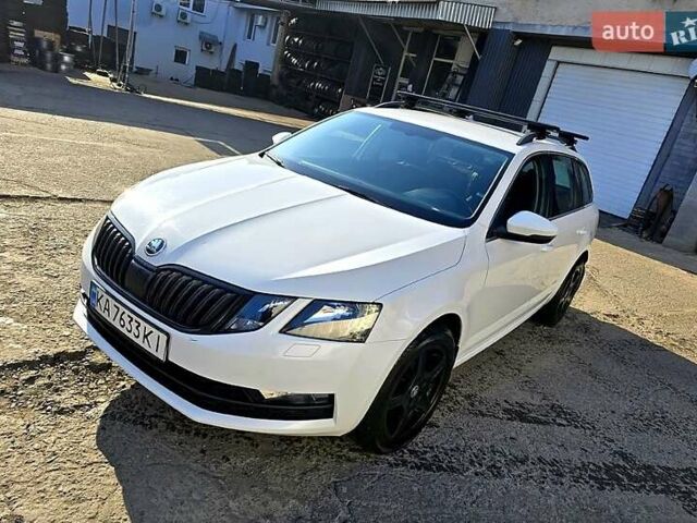 Белый Шкода Октавия, объемом двигателя 2 л и пробегом 269 тыс. км за 13900 $, фото 1 на Automoto.ua