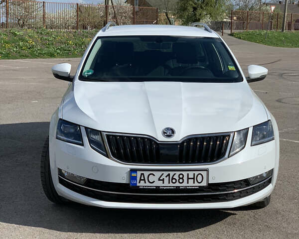 Білий Шкода Октавія, об'ємом двигуна 2 л та пробігом 277 тис. км за 16500 $, фото 1 на Automoto.ua