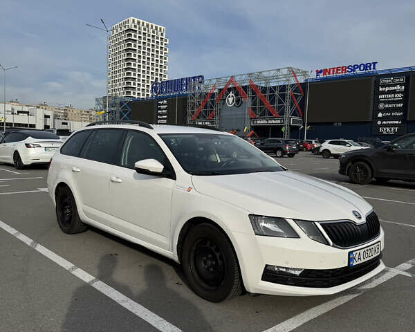 Білий Шкода Октавія, об'ємом двигуна 1.6 л та пробігом 249 тис. км за 14000 $, фото 1 на Automoto.ua