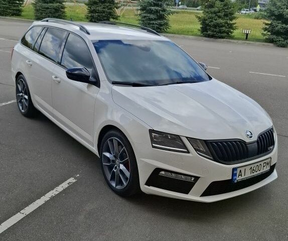 Білий Шкода Октавія, об'ємом двигуна 2 л та пробігом 200 тис. км за 19515 $, фото 1 на Automoto.ua