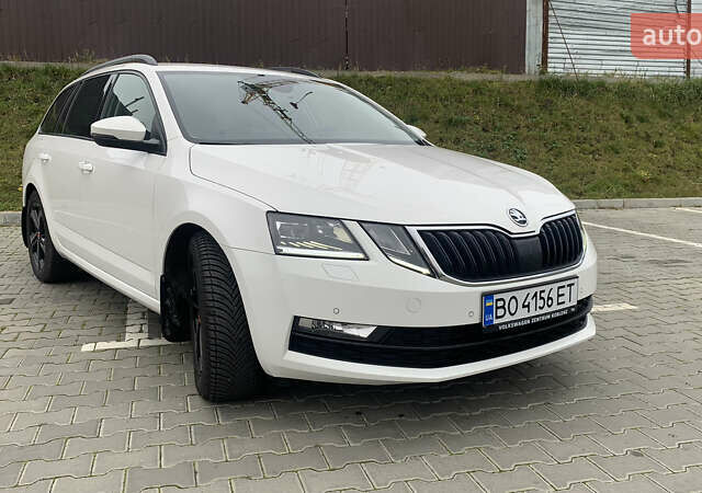 Белый Шкода Октавия, объемом двигателя 1.97 л и пробегом 216 тыс. км за 17000 $, фото 1 на Automoto.ua