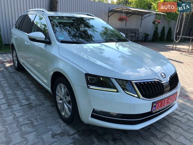 Білий Шкода Октавія, об'ємом двигуна 2 л та пробігом 289 тис. км за 15800 $, фото 1 на Automoto.ua