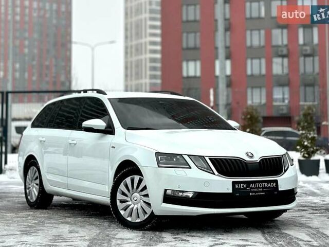 Белый Шкода Октавия, объемом двигателя 1.98 л и пробегом 253 тыс. км за 15500 $, фото 1 на Automoto.ua