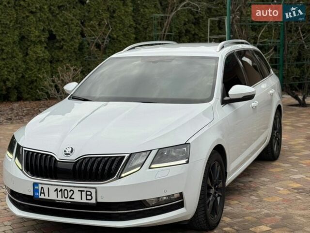 Белый Шкода Октавия, объемом двигателя 1.97 л и пробегом 222 тыс. км за 17900 $, фото 1 на Automoto.ua