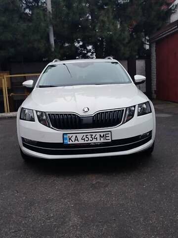 Белый Шкода Октавия, объемом двигателя 1.6 л и пробегом 256 тыс. км за 14500 $, фото 1 на Automoto.ua