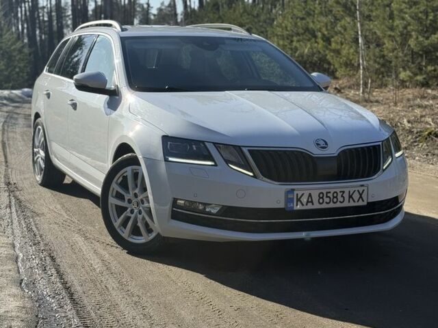 Белый Шкода Октавия, объемом двигателя 2 л и пробегом 160 тыс. км за 19000 $, фото 1 на Automoto.ua