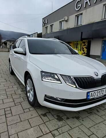 Белый Шкода Октавия, объемом двигателя 2 л и пробегом 189 тыс. км за 14950 $, фото 1 на Automoto.ua