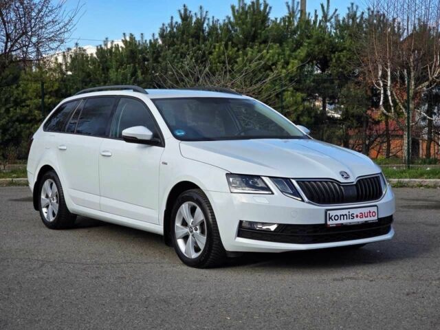 Белый Шкода Октавия, объемом двигателя 2 л и пробегом 233 тыс. км за 15999 $, фото 1 на Automoto.ua