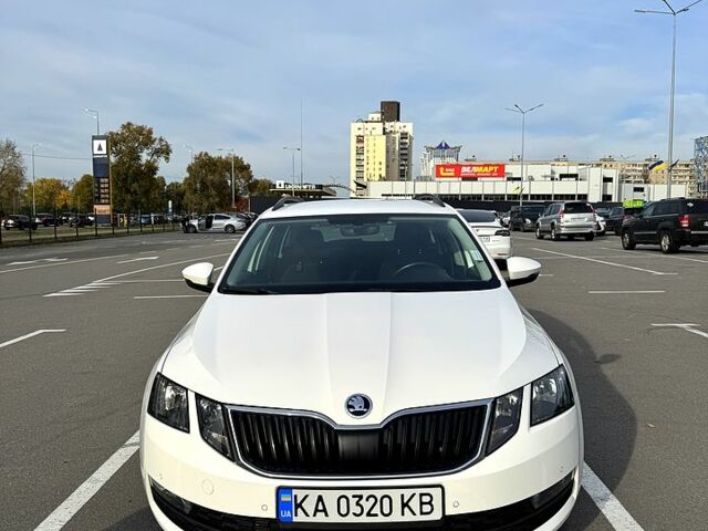 Белый Шкода Октавия, объемом двигателя 1.6 л и пробегом 250 тыс. км за 12900 $, фото 1 на Automoto.ua
