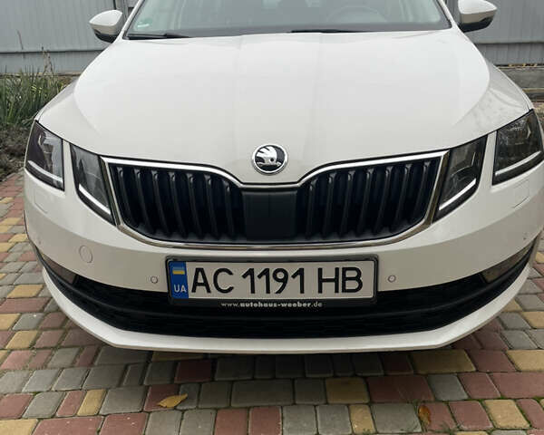 Білий Шкода Октавія, об'ємом двигуна 1.97 л та пробігом 273 тис. км за 18000 $, фото 1 на Automoto.ua