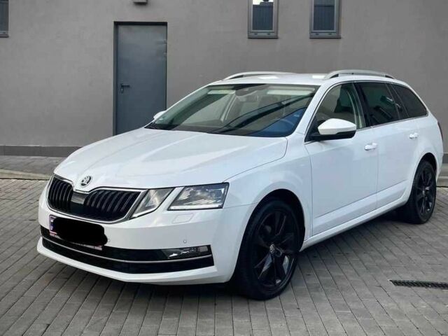 Белый Шкода Октавия, объемом двигателя 2 л и пробегом 121 тыс. км за 10700 $, фото 1 на Automoto.ua