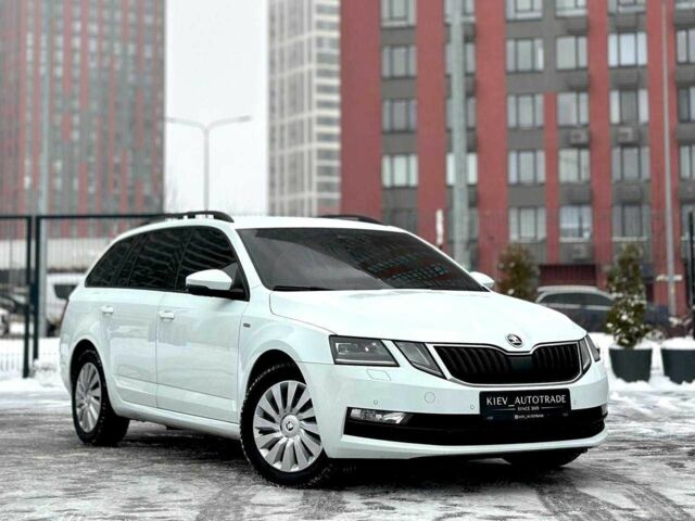 Белый Шкода Октавия, объемом двигателя 2 л и пробегом 253 тыс. км за 15500 $, фото 1 на Automoto.ua