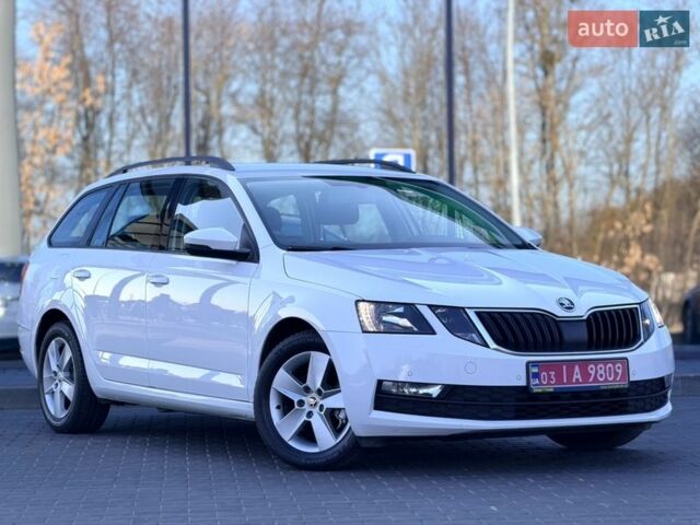 Белый Шкода Октавия, объемом двигателя 1.6 л и пробегом 227 тыс. км за 12950 $, фото 1 на Automoto.ua