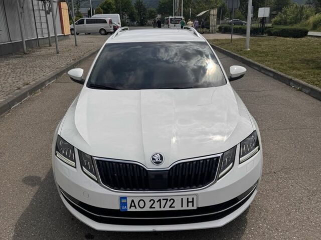 Белый Шкода Октавия, объемом двигателя 2 л и пробегом 195 тыс. км за 15200 $, фото 1 на Automoto.ua