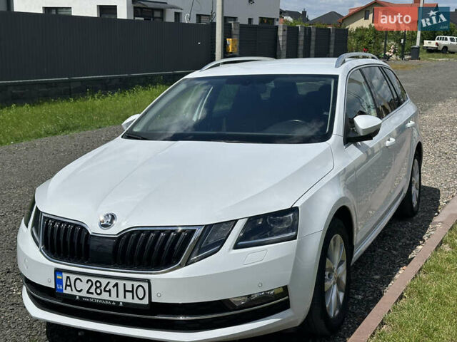 Белый Шкода Октавия, объемом двигателя 2 л и пробегом 317 тыс. км за 14700 $, фото 1 на Automoto.ua