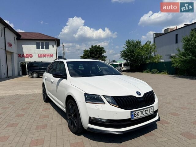 Білий Шкода Октавія, об'ємом двигуна 2 л та пробігом 302 тис. км за 14900 $, фото 1 на Automoto.ua