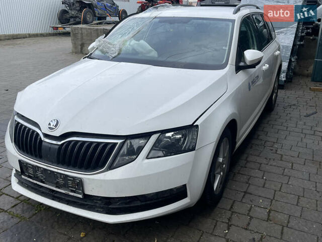 Белый Шкода Октавия, объемом двигателя 1.6 л и пробегом 230 тыс. км за 8450 $, фото 1 на Automoto.ua