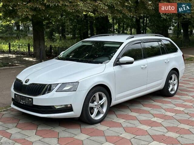 Белый Шкода Октавия, объемом двигателя 1.6 л и пробегом 260 тыс. км за 12200 $, фото 1 на Automoto.ua