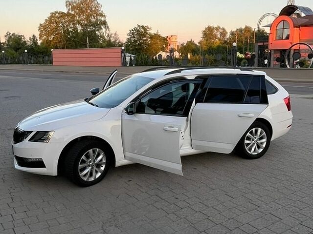 Білий Шкода Октавія, об'ємом двигуна 1.6 л та пробігом 270 тис. км за 12600 $, фото 1 на Automoto.ua