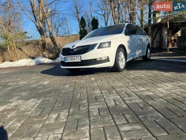 Белый Шкода Октавия, объемом двигателя 1.6 л и пробегом 268 тыс. км за 10800 $, фото 1 на Automoto.ua