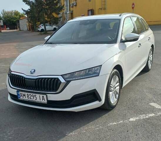 Белый Шкода Октавия, объемом двигателя 2 л и пробегом 211 тыс. км за 18900 $, фото 1 на Automoto.ua
