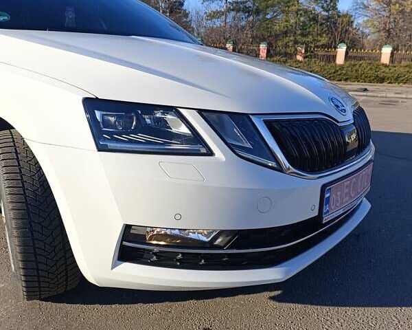 Белый Шкода Октавия, объемом двигателя 1.97 л и пробегом 209 тыс. км за 16500 $, фото 1 на Automoto.ua