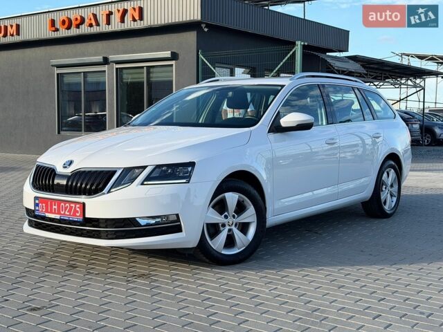 Белый Шкода Октавия, объемом двигателя 2 л и пробегом 234 тыс. км за 17042 $, фото 1 на Automoto.ua