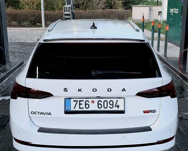 Белый Шкода Октавия, объемом двигателя 1.97 л и пробегом 33 тыс. км за 26467 $, фото 1 на Automoto.ua