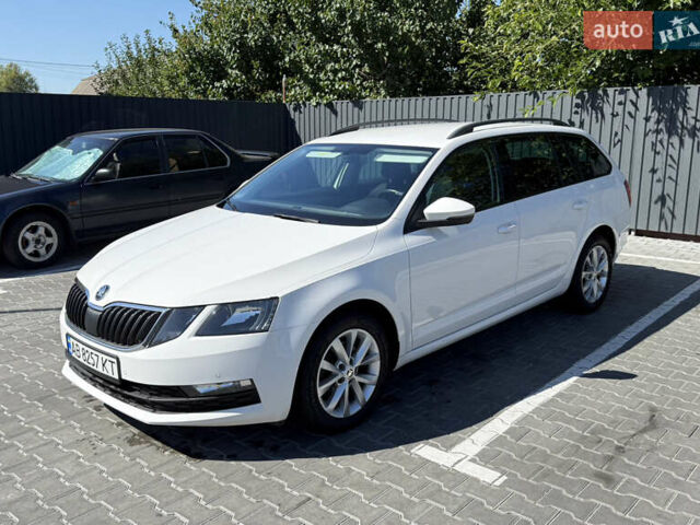 Білий Шкода Октавія, об'ємом двигуна 2 л та пробігом 286 тис. км за 15300 $, фото 1 на Automoto.ua