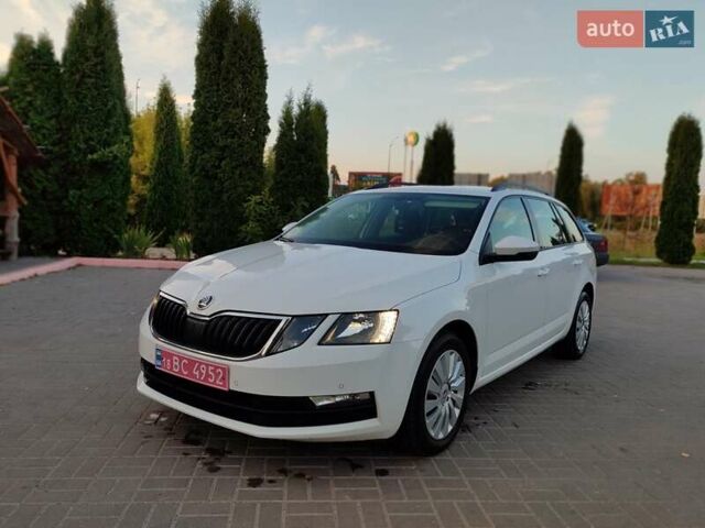 Белый Шкода Октавия, объемом двигателя 1.98 л и пробегом 210 тыс. км за 15999 $, фото 1 на Automoto.ua