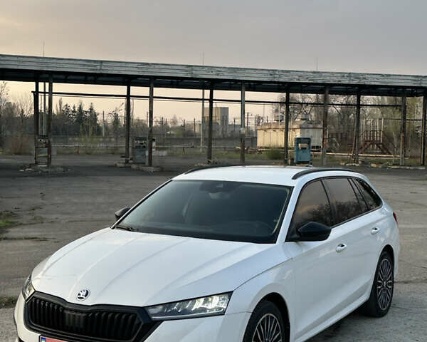 Белый Шкода Октавия, объемом двигателя 2 л и пробегом 124 тыс. км за 20700 $, фото 1 на Automoto.ua