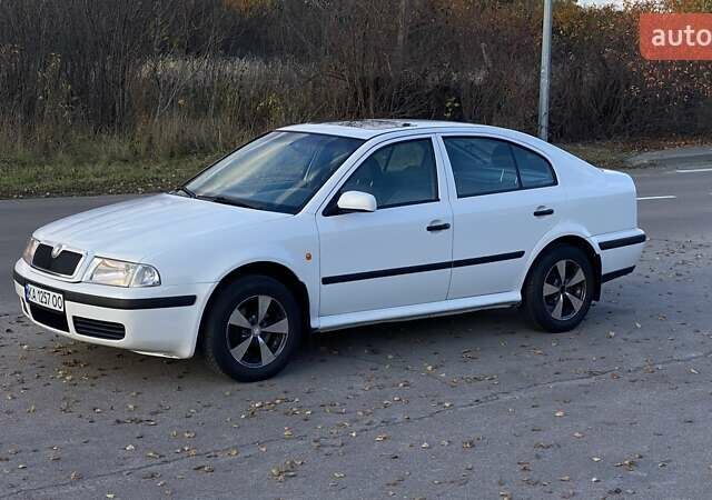 Белый Шкода Октавия, объемом двигателя 1.78 л и пробегом 244 тыс. км за 3000 $, фото 1 на Automoto.ua