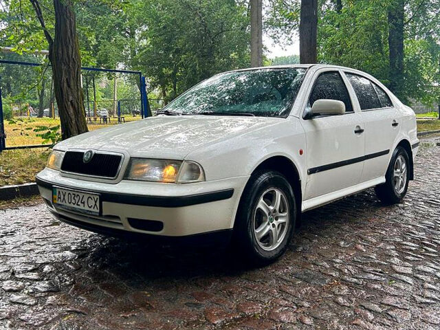 Белый Шкода Октавия, объемом двигателя 1.6 л и пробегом 240 тыс. км за 2999 $, фото 1 на Automoto.ua