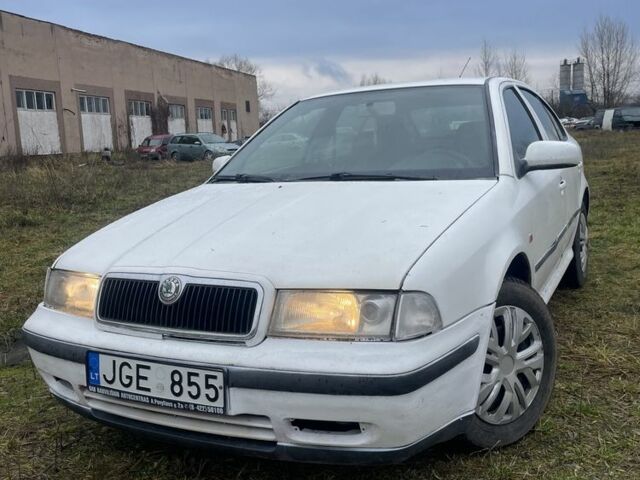 Белый Шкода Октавия, объемом двигателя 0 л и пробегом 300 тыс. км за 1150 $, фото 1 на Automoto.ua